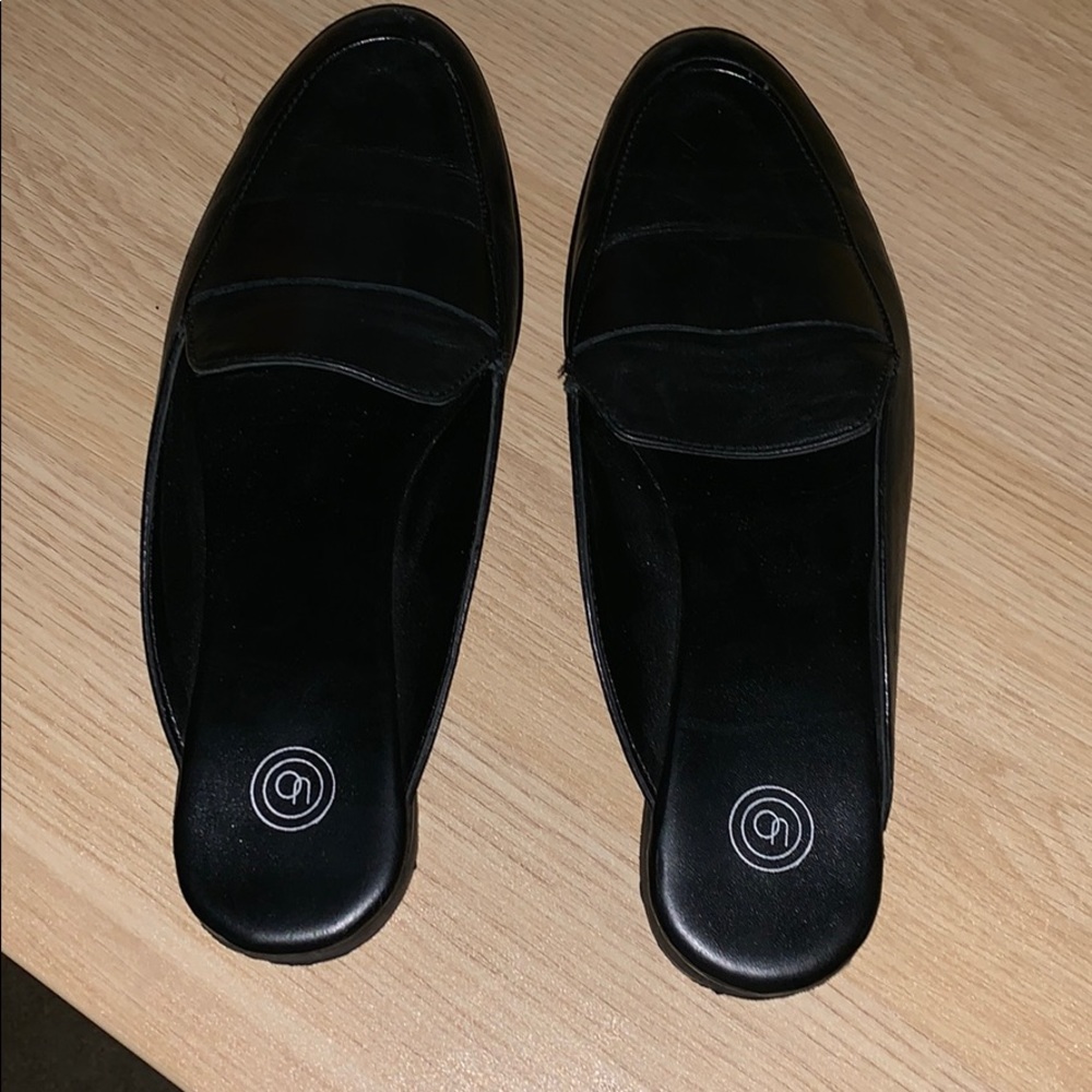 Like New Urban Outfitters Black Slide on Flats